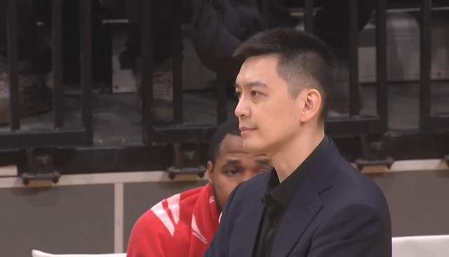 kaiyun-真不手软！高诗岩末节12分浇灭旧主，赵继伟12+7+6怒了，杨鸣无助